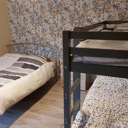 Aux Trois Petits Cochons Apartman Hotton Kültér fotó