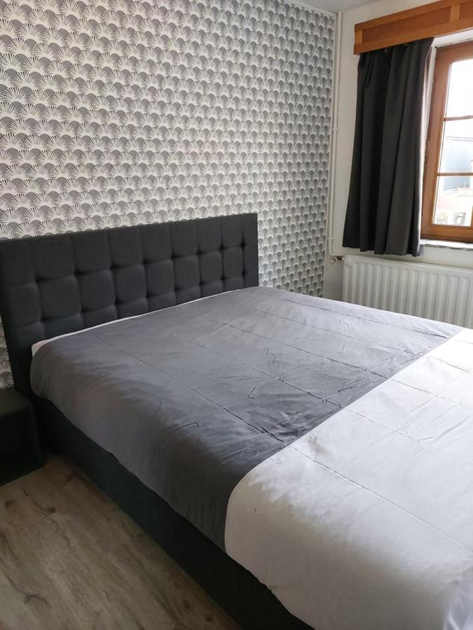 Aux Trois Petits Cochons Apartman Hotton Kültér fotó