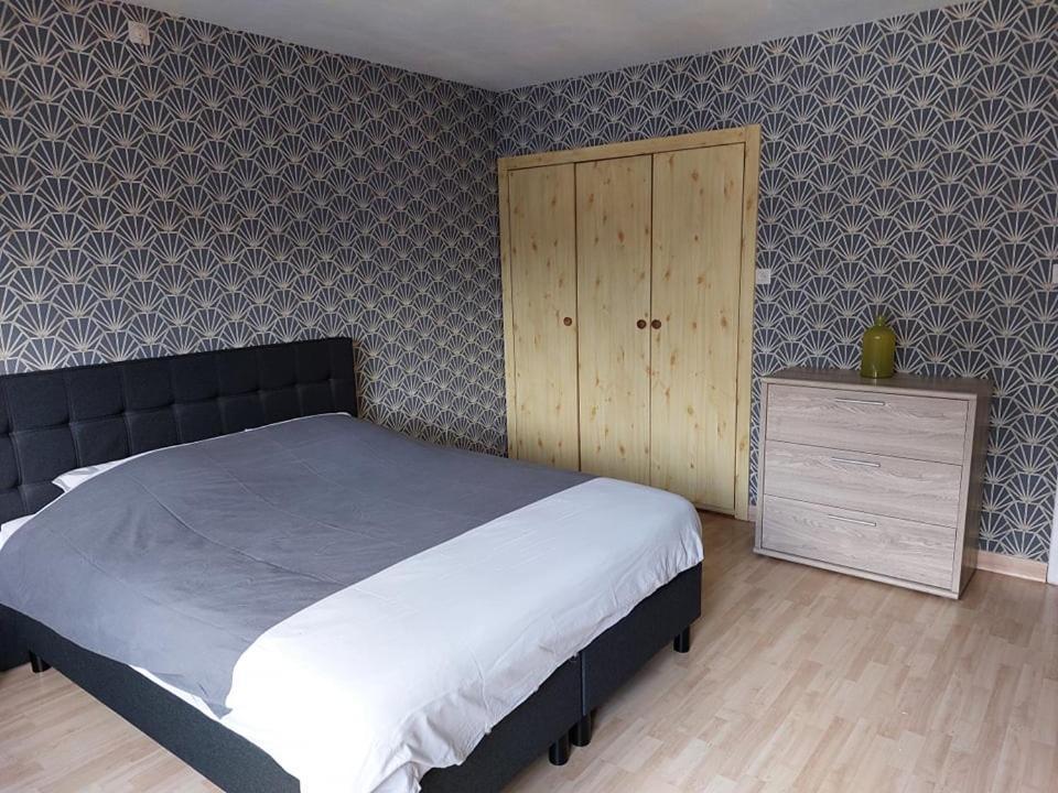 Aux Trois Petits Cochons Apartman Hotton Kültér fotó