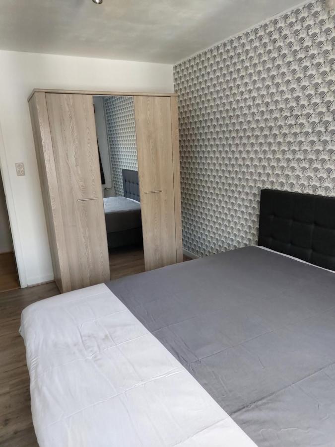 Aux Trois Petits Cochons Apartman Hotton Kültér fotó
