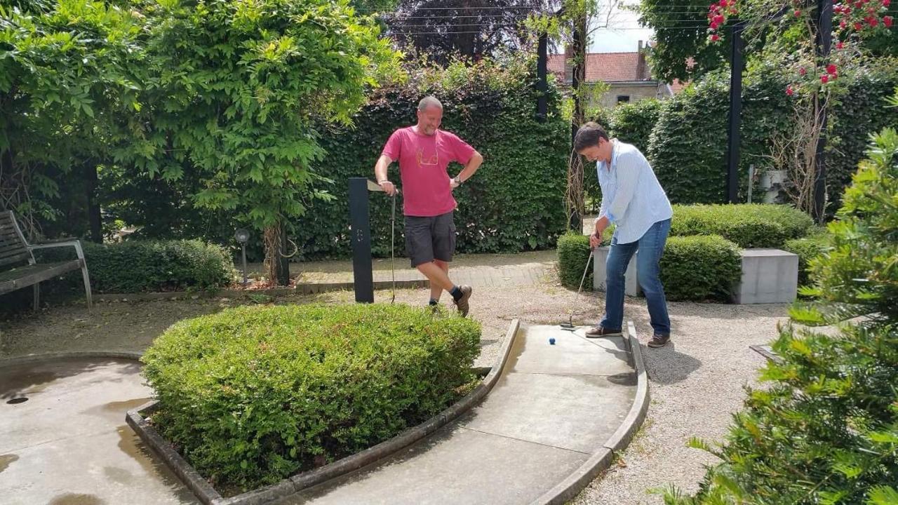 Aux Trois Petits Cochons Apartman Hotton Kültér fotó